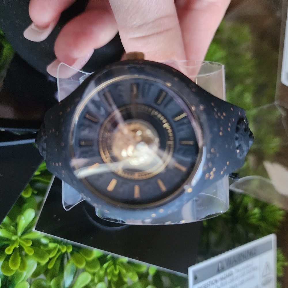 NWT Versace Versus Women's Fire Island Lion Glitter Black Silicone Strap Watch - Picture 10 of 10